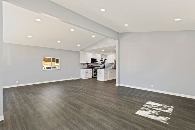 Building Photo - Updated Ogden 4 Bedroom 2 Bathroom Home Av...