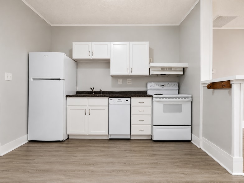 Kitchen / Dining - 401 Main St