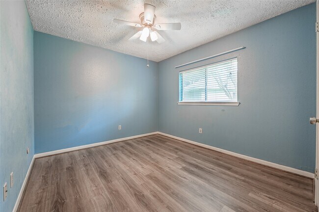 Building Photo - 2630 Hollymist Dr