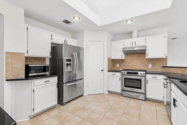 Building Photo - 6105 Back Bay Ln