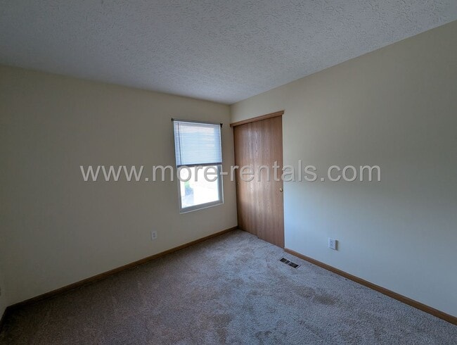 Building Photo - Home in Village at Williams Creek in Grove...