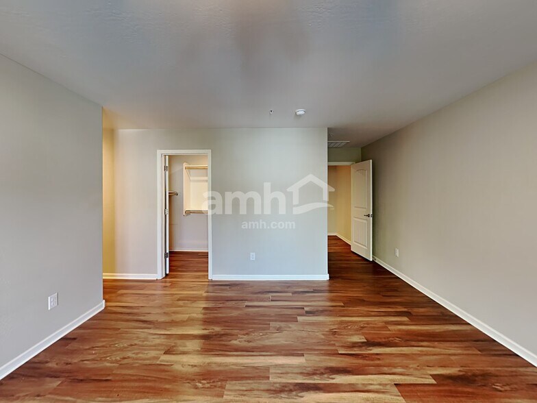 Building Photo - 20727 W Stone Hill Rd