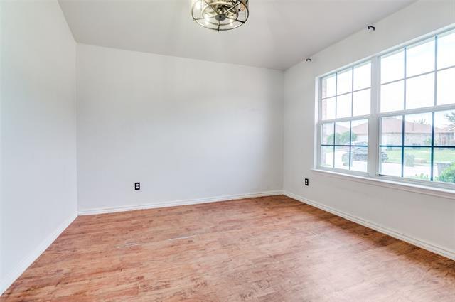 Building Photo - 915 Simi Dr