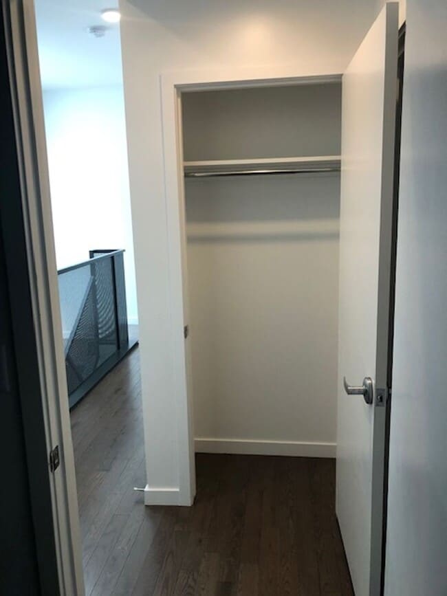 Building Photo - 2 Bedroom Condo in the Confluence!