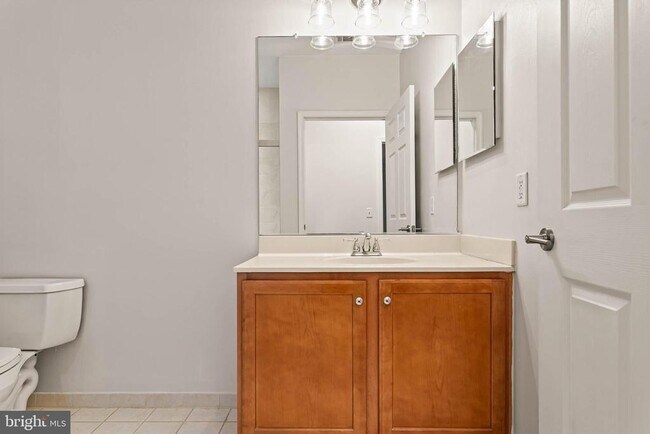 Building Photo - 200 W Elm St