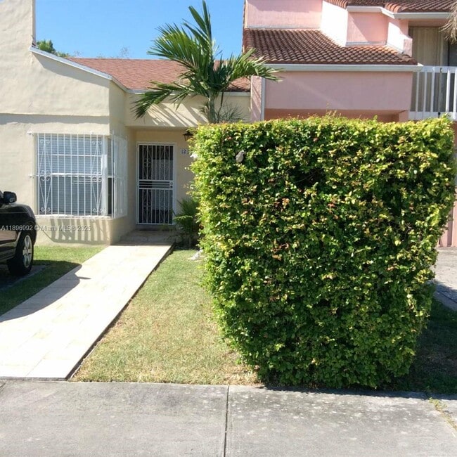 Building Photo - 1236 SW 104th Ct