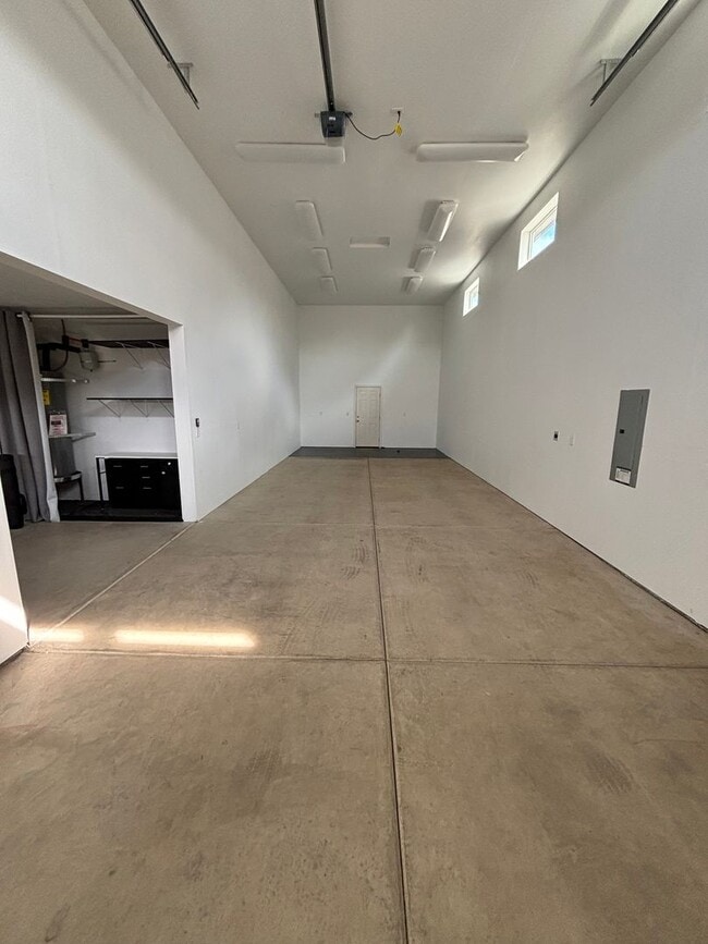 Building Photo - 3624 N Britton Rd