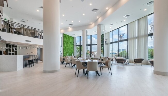 Building Photo - 1000 E Island Blvd