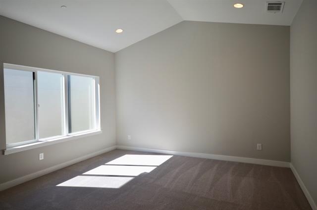 Building Photo - 2111 Bennett Ave