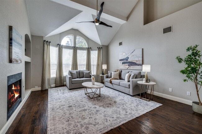 Building Photo - 4621 Hinton Dr