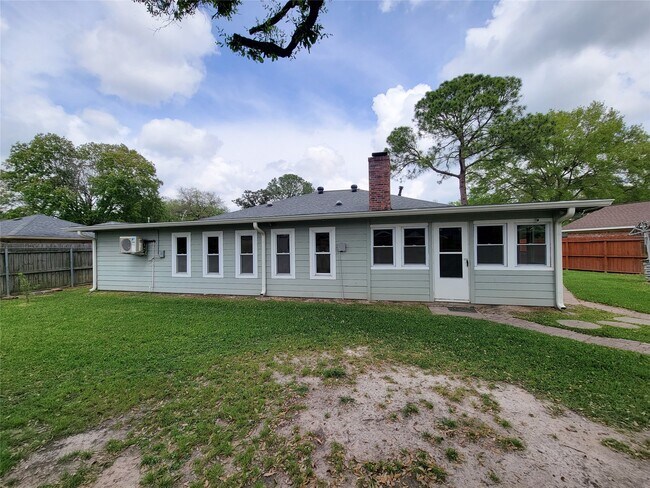 Building Photo - 12611 Dermott Dr