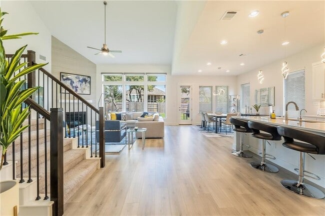 Building Photo - 718 Whitetail Dr