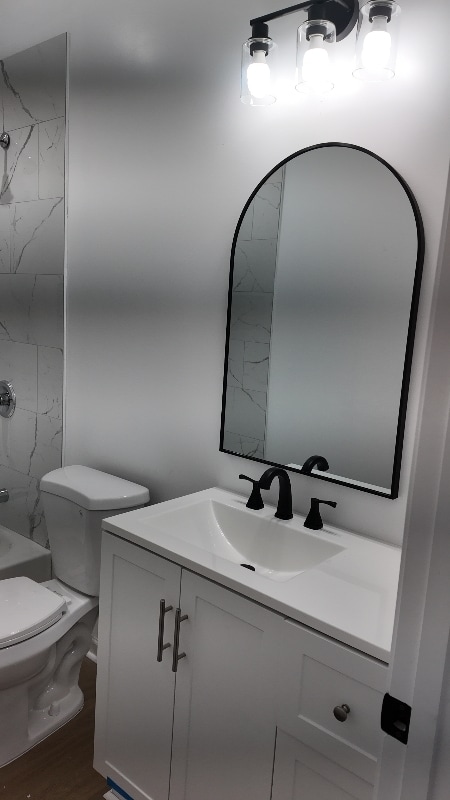 Building Photo - 698 Delta Rd