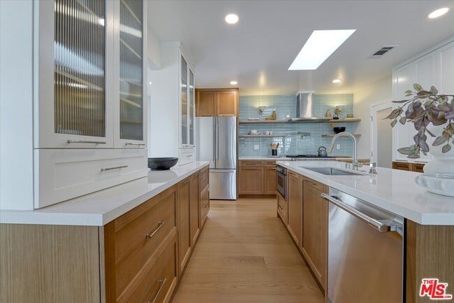 Building Photo - 211 Bellino Dr