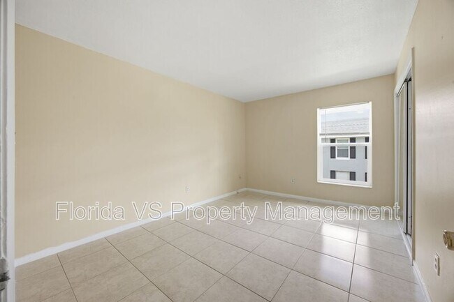 Building Photo - 925 W Oak Ridge Rd
