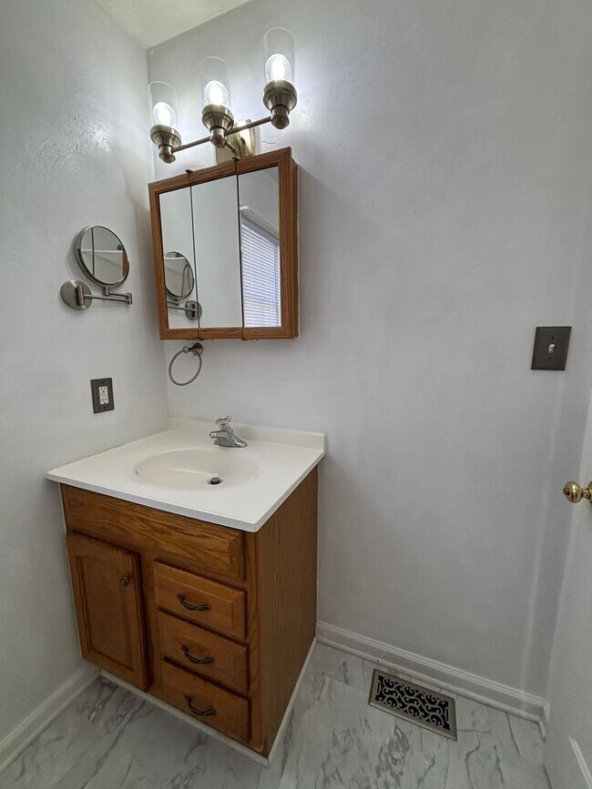 Building Photo - $500 OFF first months rent********950 Morgan Avenue -One Level Living with 2 bedrooms and 2 baths