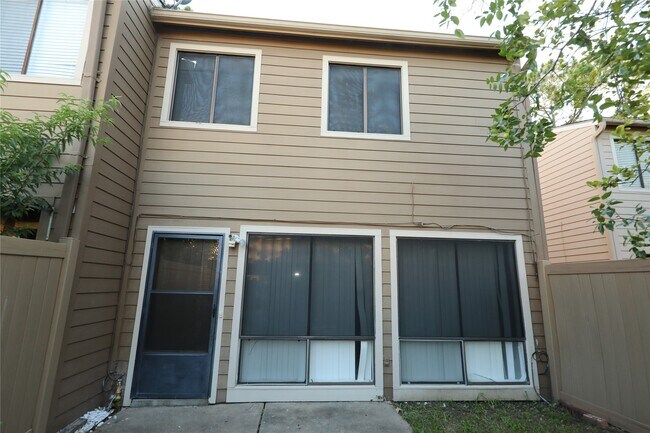 Building Photo - 12847 Briarwest Cir