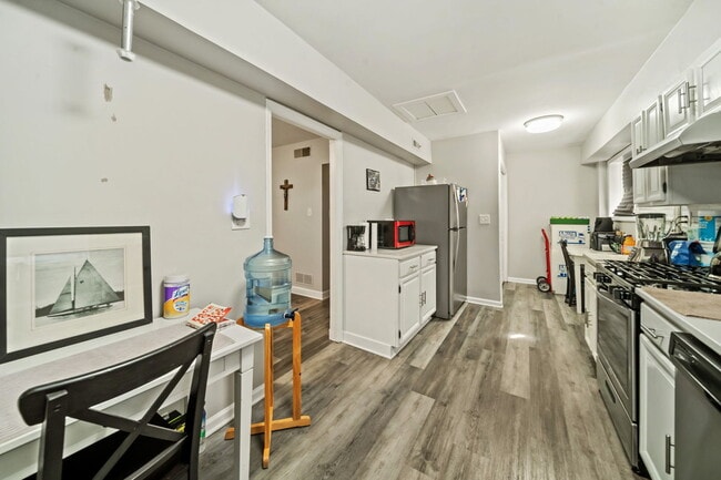 Building Photo - 1436 Portsmouth Ave