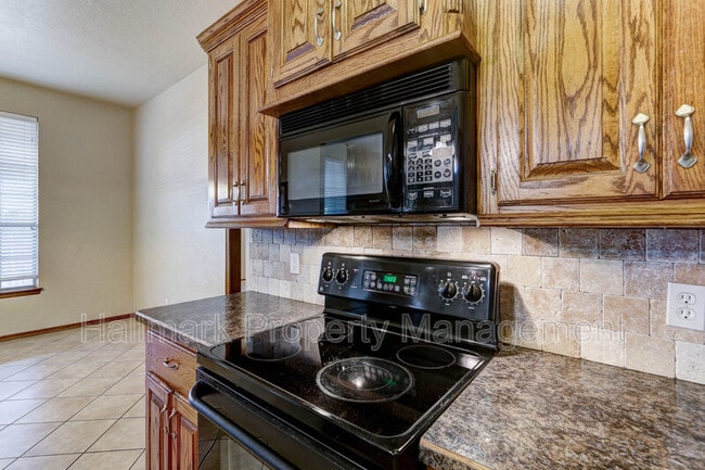 Building Photo - 500 Loyd Ln