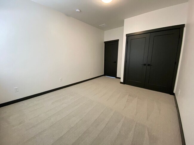 Building Photo - Close to Micron, 3 Bedroom 3 bath w/ a Million Dollar View!