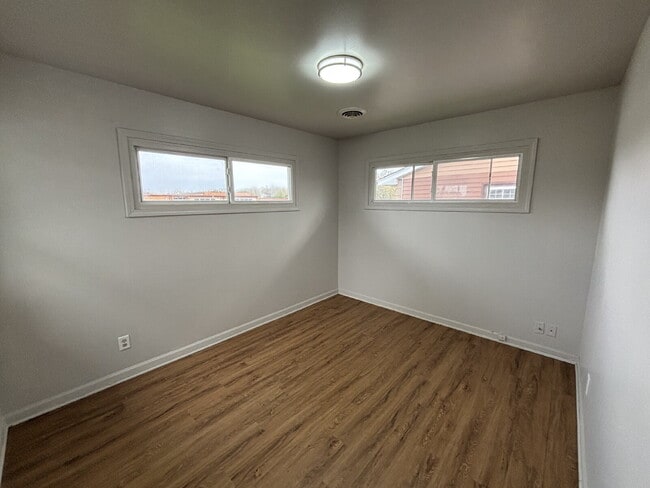 Building Photo - Spacious 3-bed home in Gary!