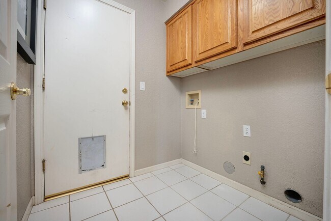 Building Photo - 2701 San Marcos Ct