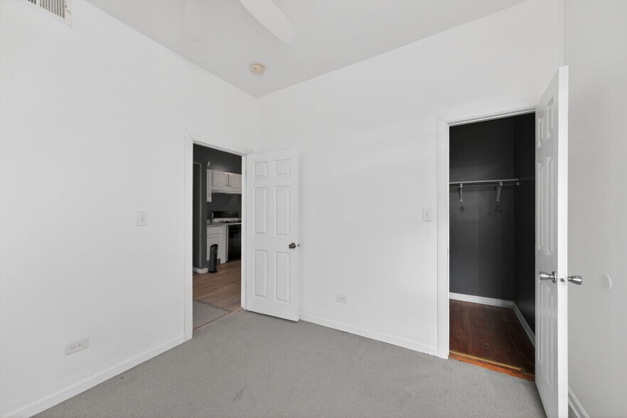 Building Photo - 1144 W 68th St