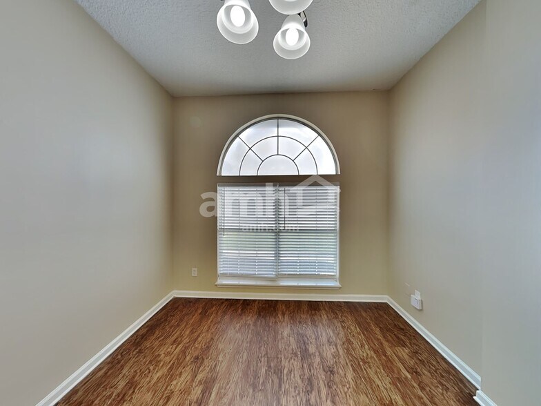 Building Photo - 1745 Pickwick Pl