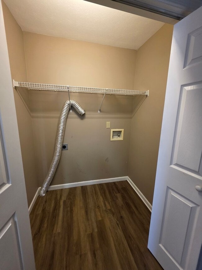 Building Photo - 1012 Willow Creek Cir