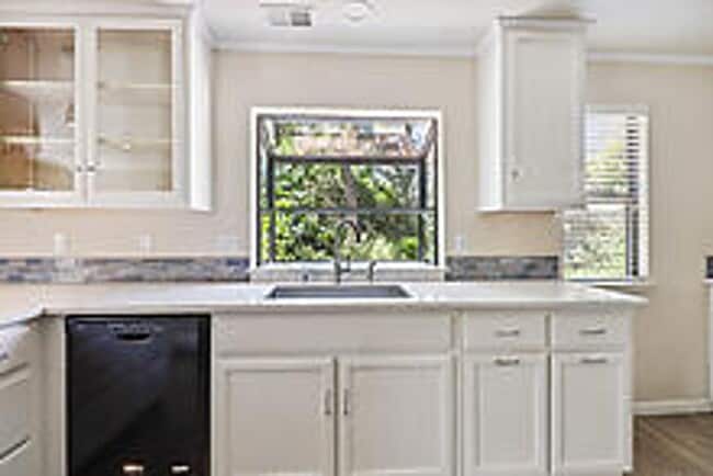 Building Photo - Beautiful 3 Bedroom Home-$750.00 Off 1st M...