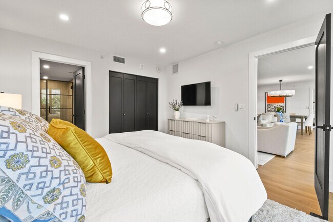 Building Photo - 2660 S Ocean Blvd