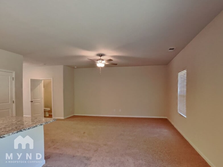 Building Photo - 326 Royal Mdw Dr