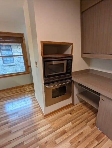Kitchen - 3455 E Lunham Ave