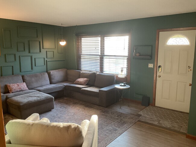 Building Photo - 945 Beacon Ln