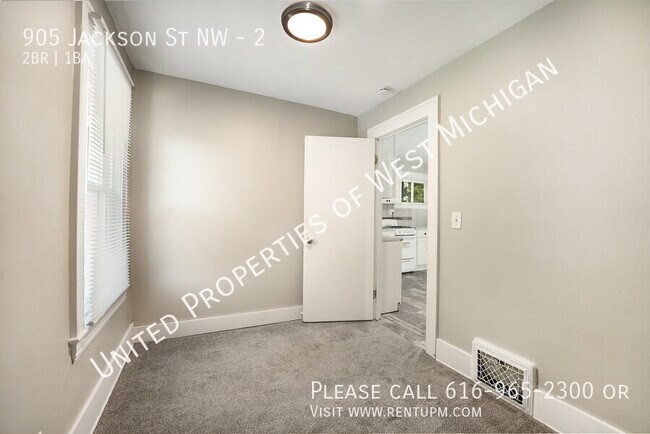 Building Photo - 905 Jackson St NW