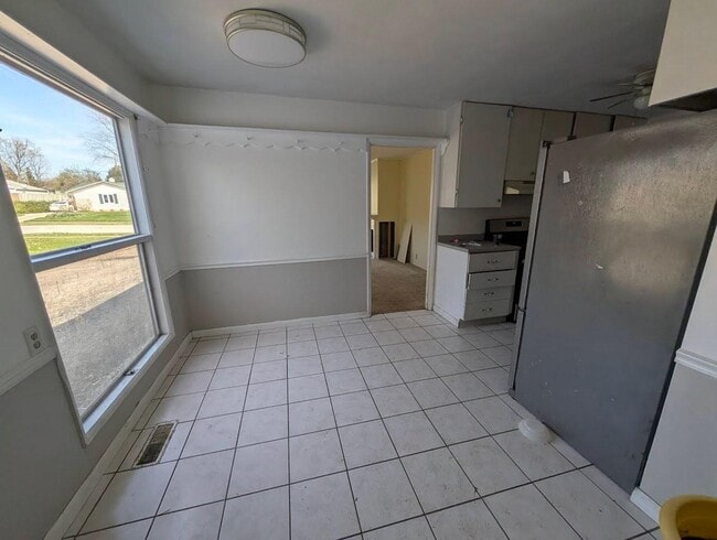 Building Photo - 3021 Woodmont Dr