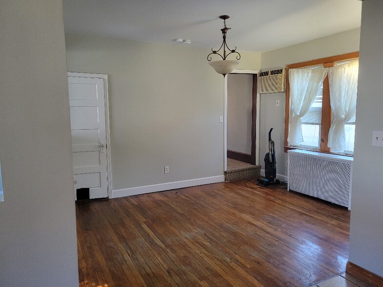 Building Photo - 2 Myrtle Ave