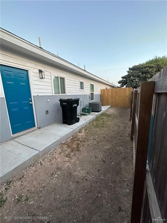 Building Photo - 2409 W Hackberry Ave
