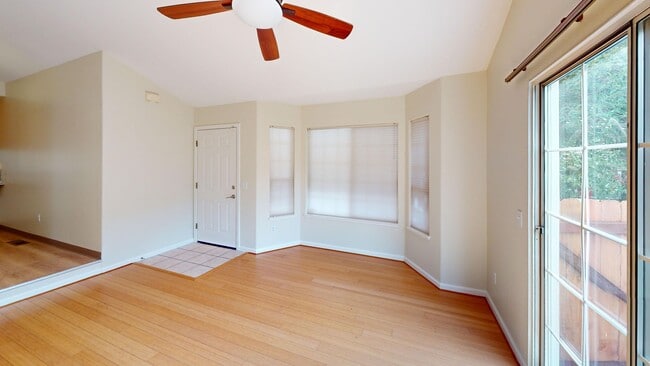 Building Photo - Nicely updated 2x2 Santa Rosa Home