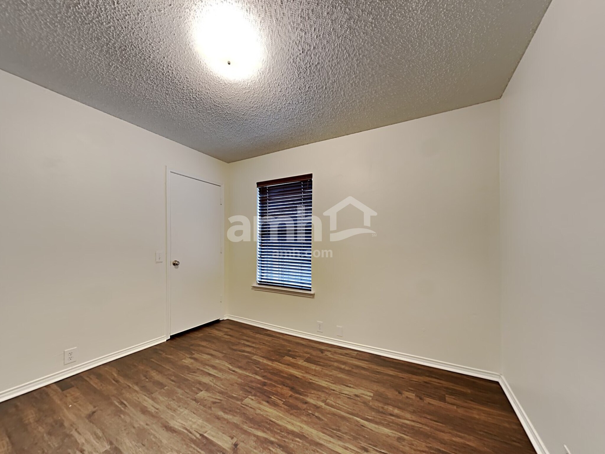 Building Photo - 933 Paddington Dr E