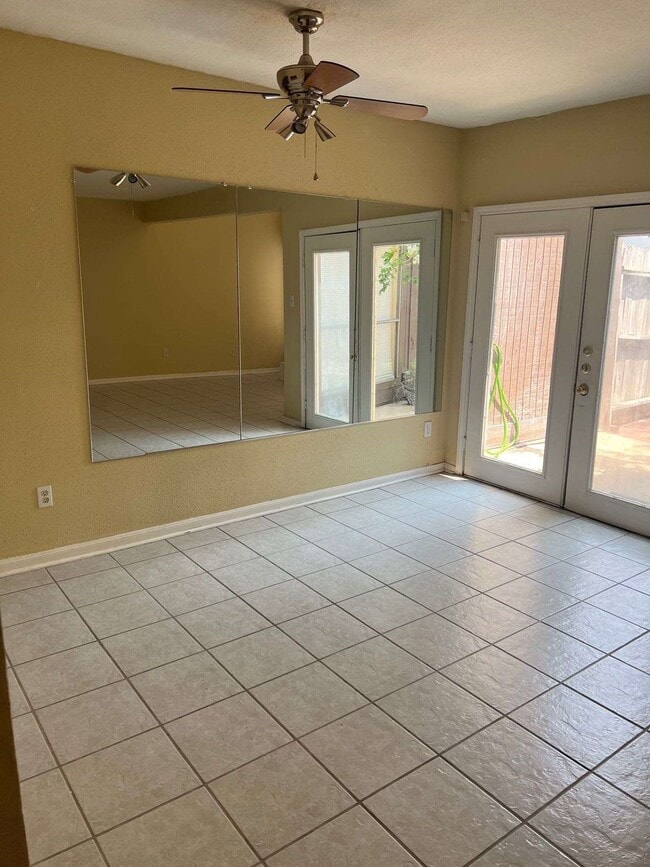 Building Photo - 11217 Briar Forest Dr