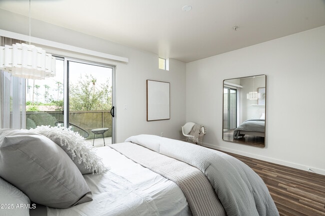 Building Photo - 1111 W University Dr