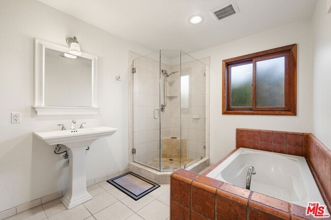 Building Photo - 7917 Westlawn Ave