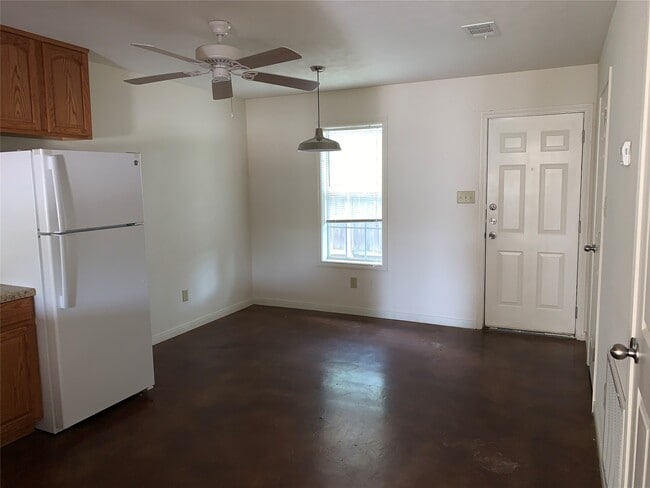 Building Photo - 4504 College Main St