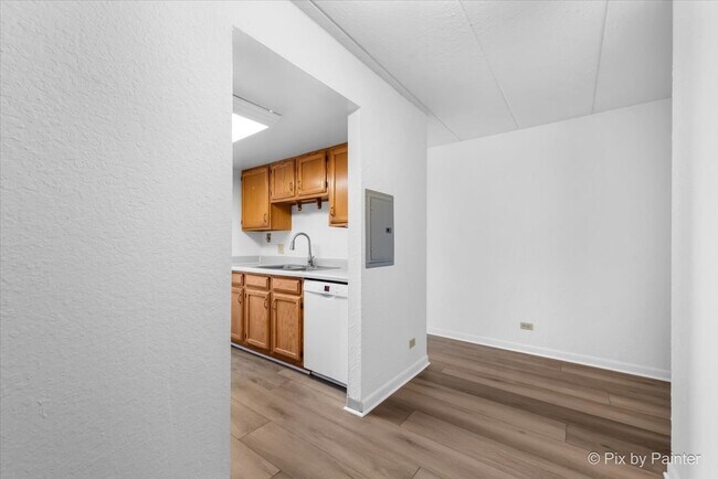 Building Photo - 1 Renaissance Pl