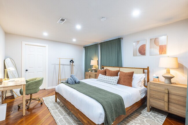 Building Photo - 839 Patchett St