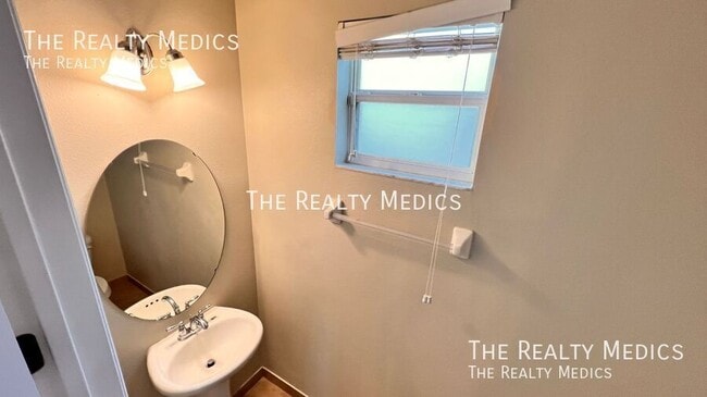 Building Photo - 1900 Garden Sage Dr