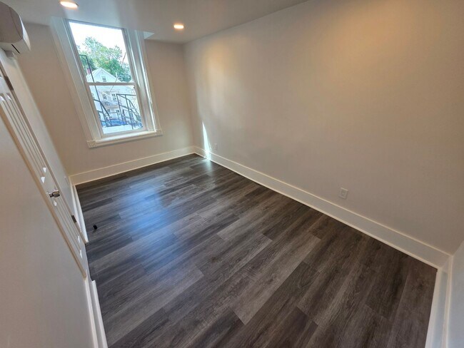 Building Photo - Newly Renovated 1 Bedroom Apartment *MOVE-IN SPECIAL*