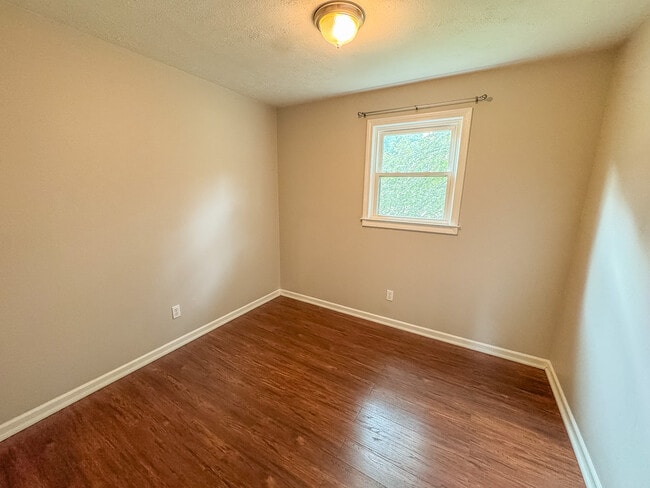 Building Photo - 404 McElhaney Rd