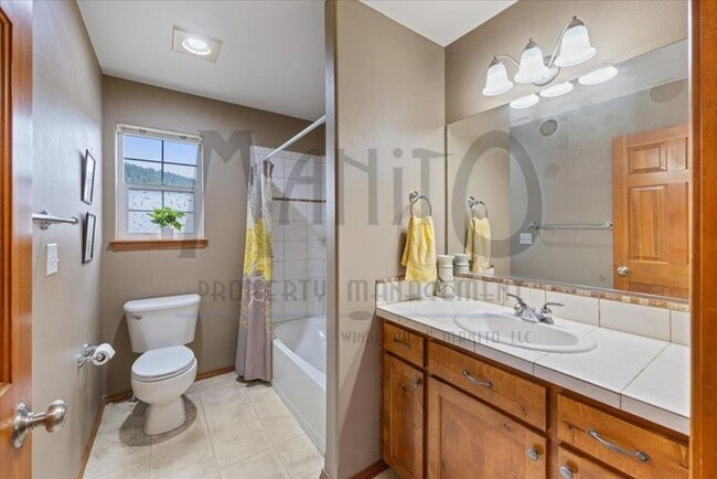 Building Photo - Spacious Trickle Creek Home